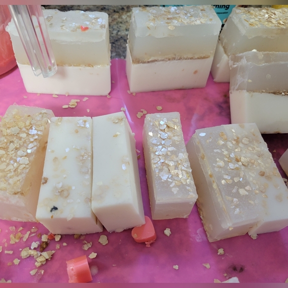 PureandNatural Goat Milk Soap gift box 9oz Hand Crafted w soap saver/exfoliating - Picture 6 of 14